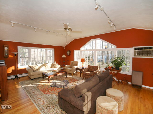 80 Surrey Rd, Stamford, CT 06903