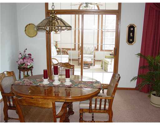 935 Dry Run Creek Ct, Hiawatha, IA 52233